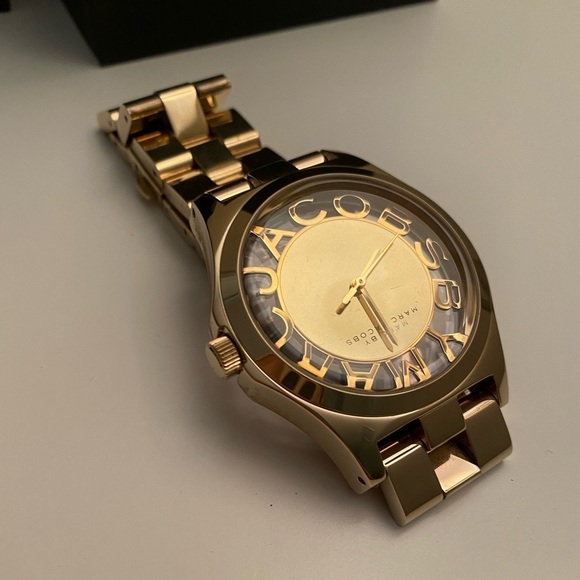 New in box Marc by Marc Jacobs gold link watch - Picture 8 of 10